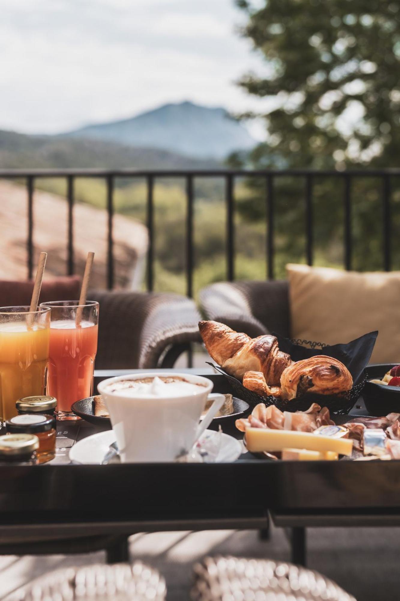 Les Lodges Sainte-Victoire Hotel & Spa 勒图鲁内 外观 照片