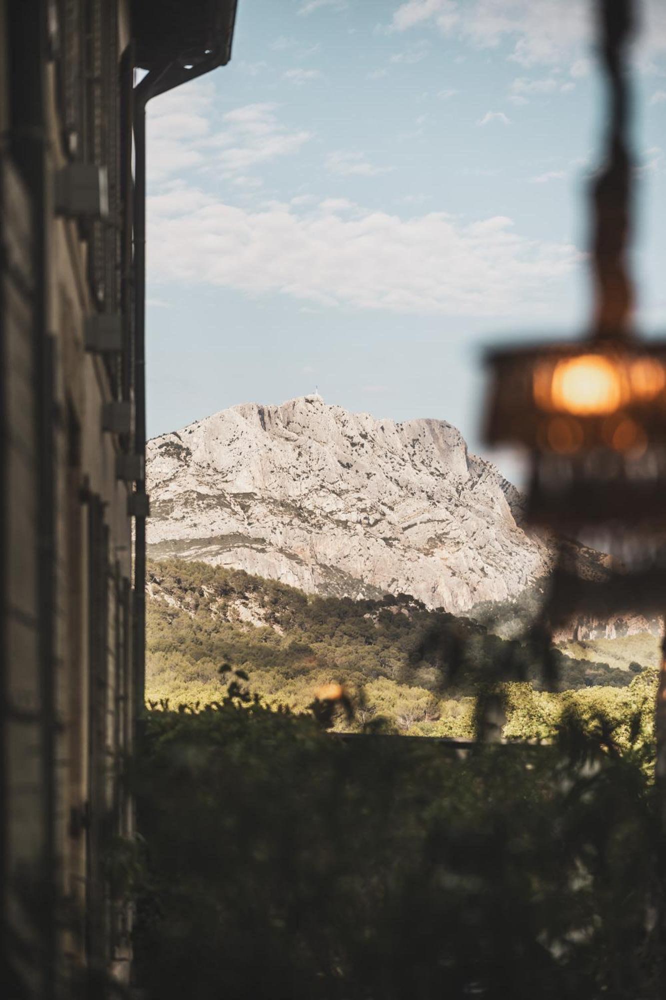Les Lodges Sainte-Victoire Hotel & Spa 勒图鲁内 外观 照片